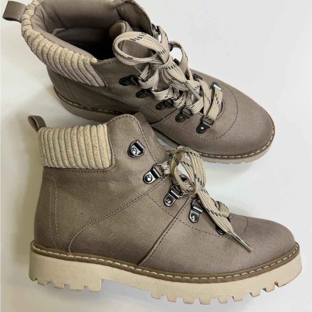 Cliffs by WHITE MOUNTAIN Women's Lace Up Boots - Taupe